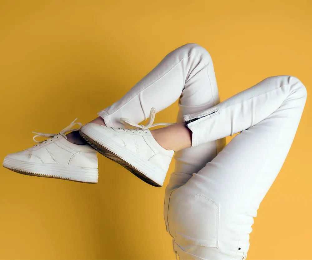 White pant and white shoes